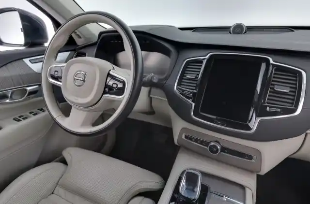 Harmaa Maastoauto, Volvo XC90 – KUB-679