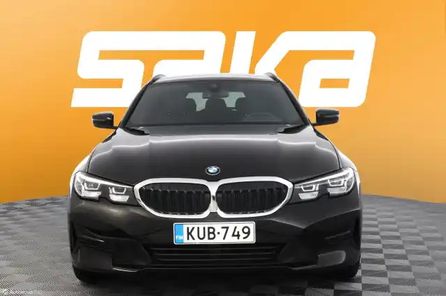 Musta Farmari, BMW 330 – KUB-749