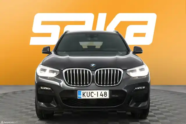 Harmaa Maastoauto, BMW X3 – KUC-148