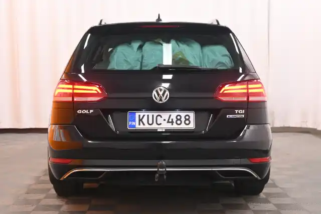 Musta Farmari, Volkswagen Golf – KUC-488