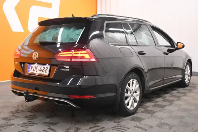 Musta Farmari, Volkswagen Golf – KUC-488