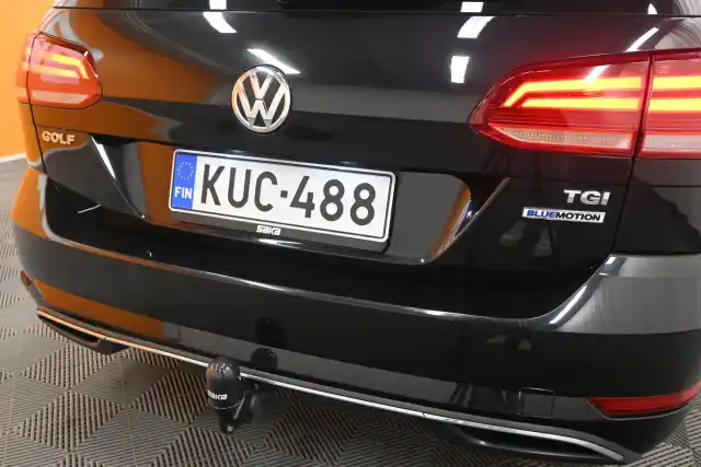 Musta Farmari, Volkswagen Golf – KUC-488