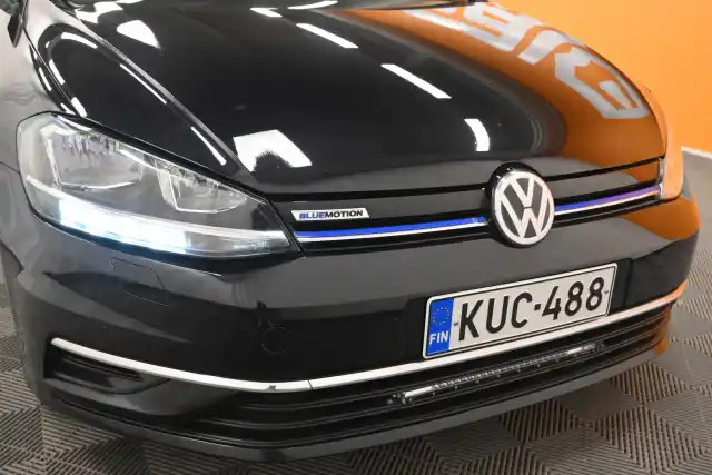 Musta Farmari, Volkswagen Golf – KUC-488