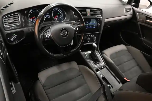 Musta Farmari, Volkswagen Golf – KUC-488