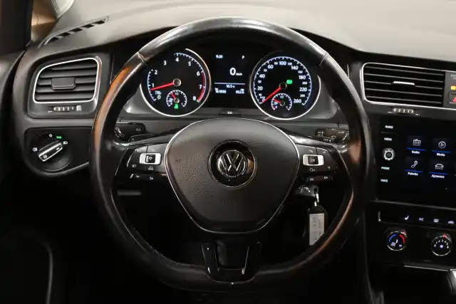 Musta Farmari, Volkswagen Golf – KUC-488