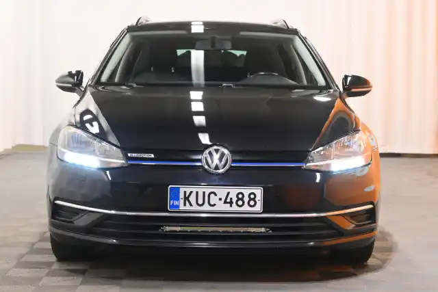 Musta Farmari, Volkswagen Golf – KUC-488