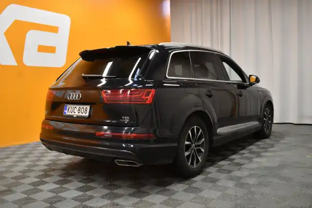 Musta Maastoauto, Audi Q7 – KUC-808