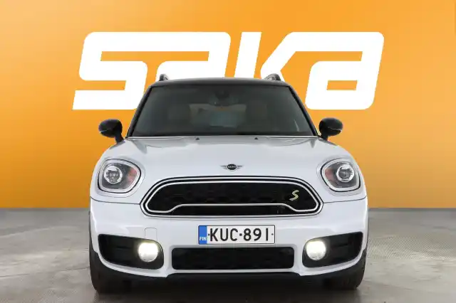 Valkoinen Maastoauto, Mini Countryman – KUC-891