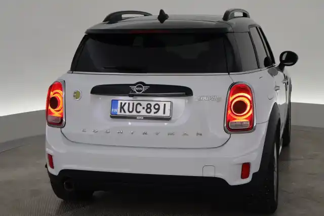 Valkoinen Maastoauto, Mini Countryman – KUC-891