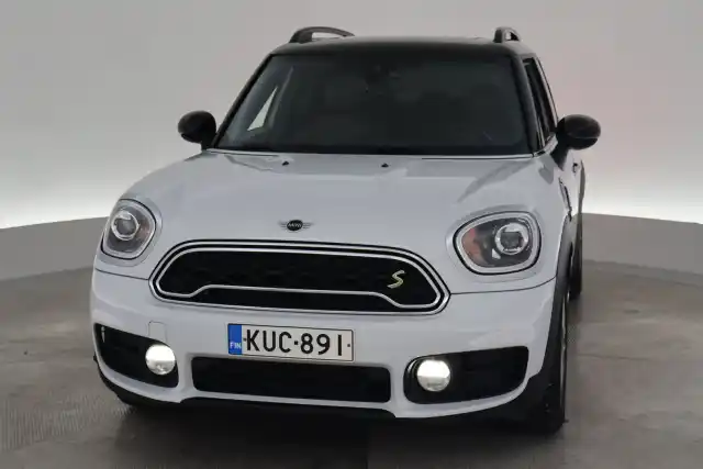 Valkoinen Maastoauto, Mini Countryman – KUC-891