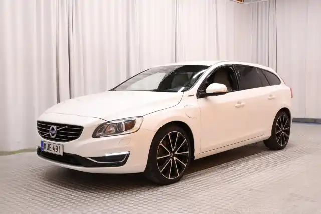 Valkoinen Farmari, Volvo V60 – KUE-491