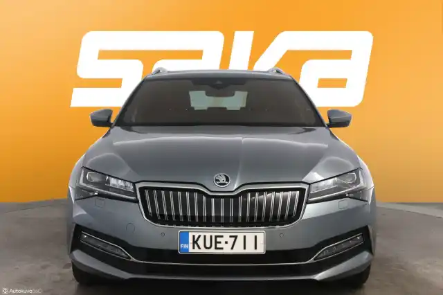 Harmaa Farmari, Skoda Superb – KUE-711