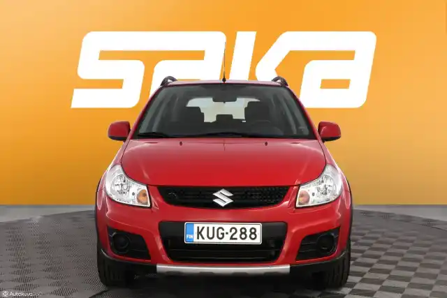 Punainen Viistoperä, Suzuki SX4 – KUG-288