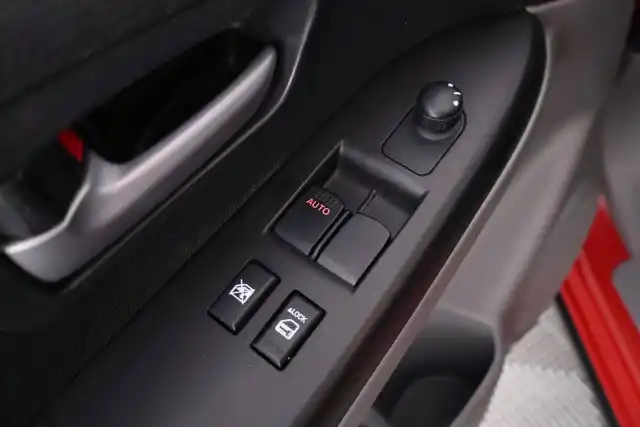 Punainen Viistoperä, Suzuki SX4 – KUG-288