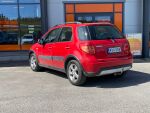 Punainen Viistoperä, Suzuki SX4 – KUG-288, kuva 3