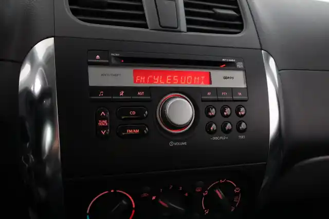 Punainen Viistoperä, Suzuki SX4 – KUG-288