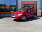 Punainen Viistoperä, Suzuki SX4 – KUG-288, kuva 1