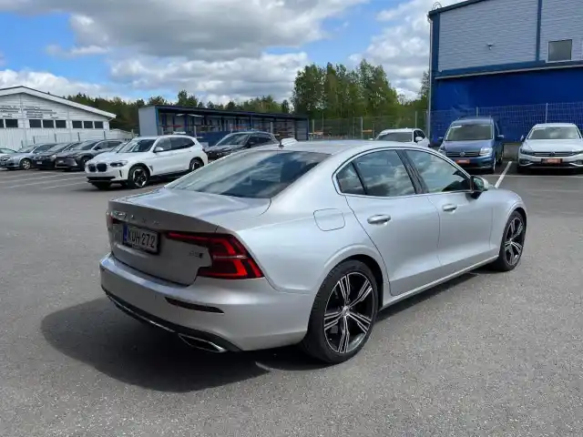 Harmaa Sedan, Volvo S60 – KUH-272