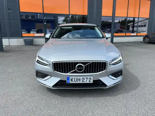 Harmaa Sedan, Volvo S60 – KUH-272