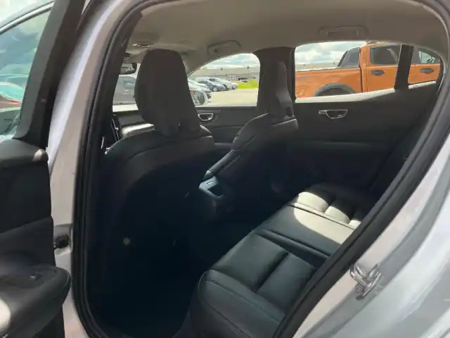 Harmaa Sedan, Volvo S60 – KUH-272