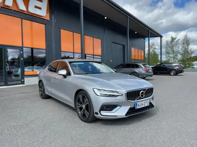 Harmaa Sedan, Volvo S60 – KUH-272