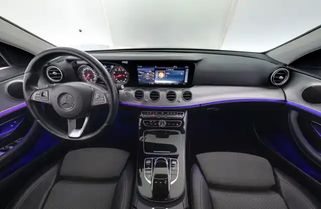 musta Sedan, Mercedes-Benz E – KUH-395