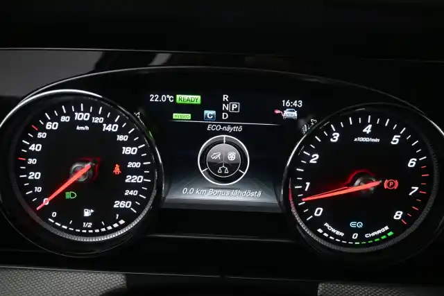 musta Sedan, Mercedes-Benz E – KUH-395