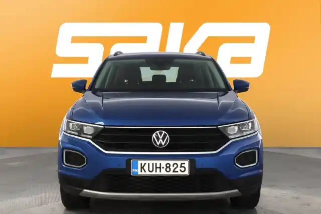 Sininen Maastoauto, Volkswagen T-Roc – KUH-825