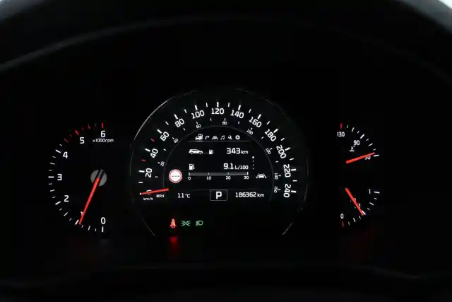 Valkoinen Maastoauto, Kia Sorento – KUJ-428