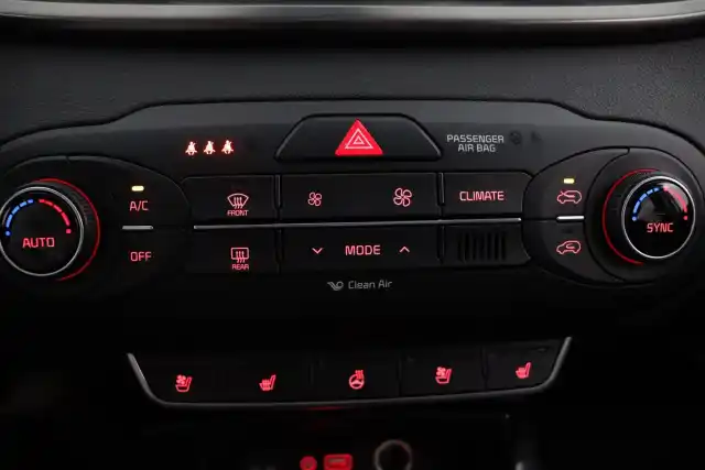Valkoinen Maastoauto, Kia Sorento – KUJ-428