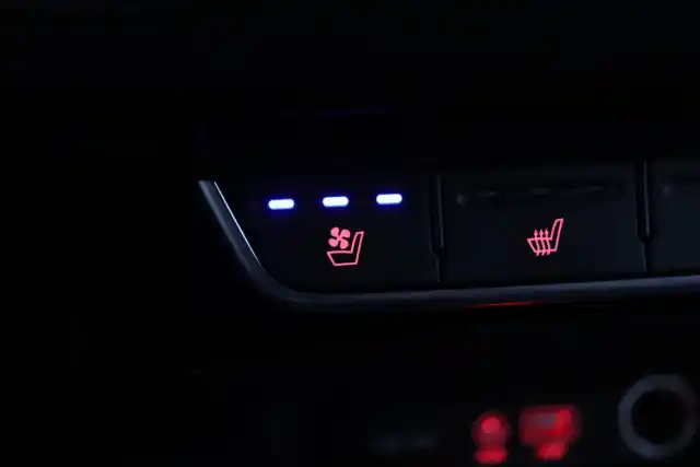 Valkoinen Maastoauto, Kia Sorento – KUJ-428