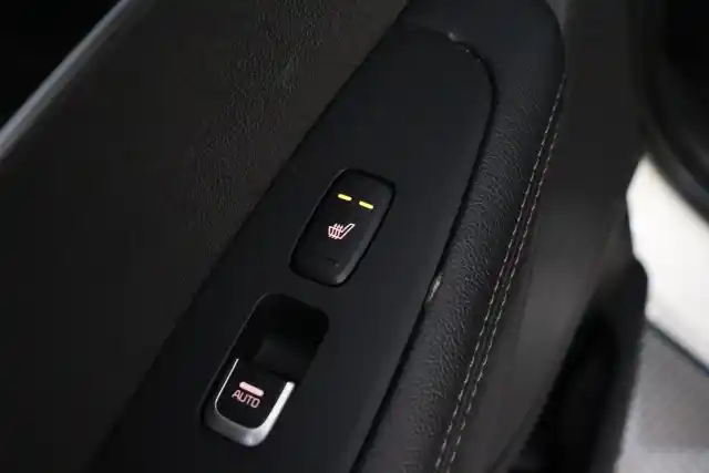 Valkoinen Maastoauto, Kia Sorento – KUJ-428