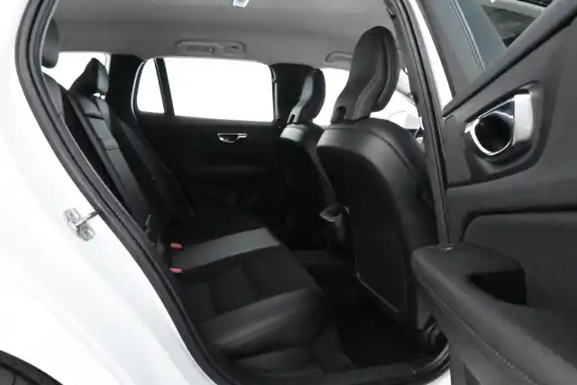 Valkoinen Farmari, Volvo V60 – KUJ-877