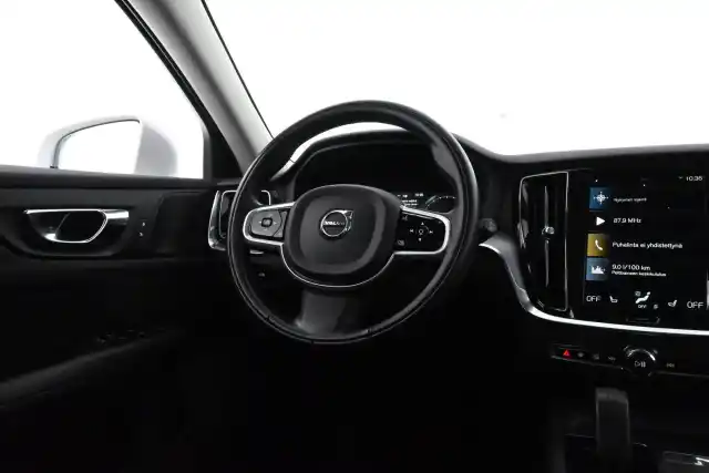 Valkoinen Farmari, Volvo V60 – KUJ-877