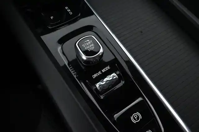 Valkoinen Farmari, Volvo V60 – KUJ-877