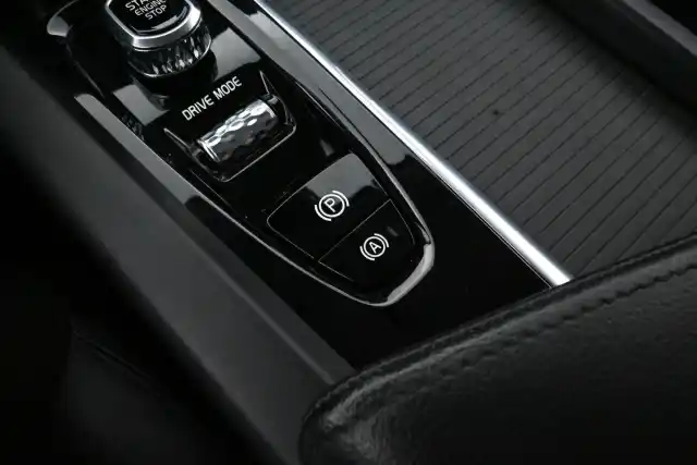 Valkoinen Farmari, Volvo V60 – KUJ-877
