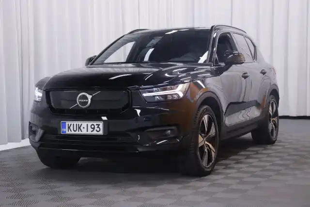 Musta Maastoauto, Volvo XC40 – KUK-193