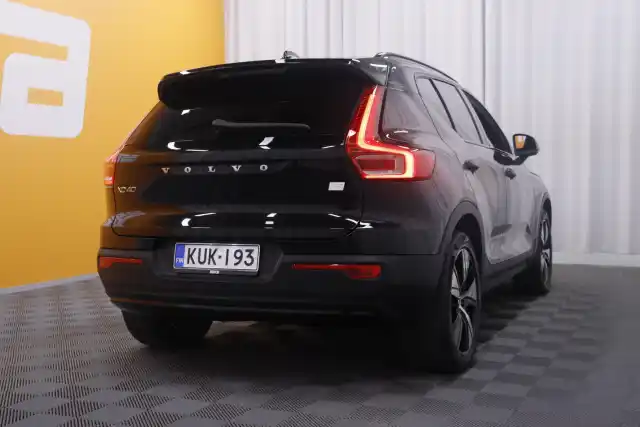 Musta Maastoauto, Volvo XC40 – KUK-193