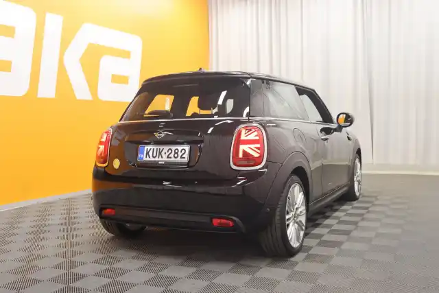 Musta Viistoperä, MINI Cooper – KUK-282