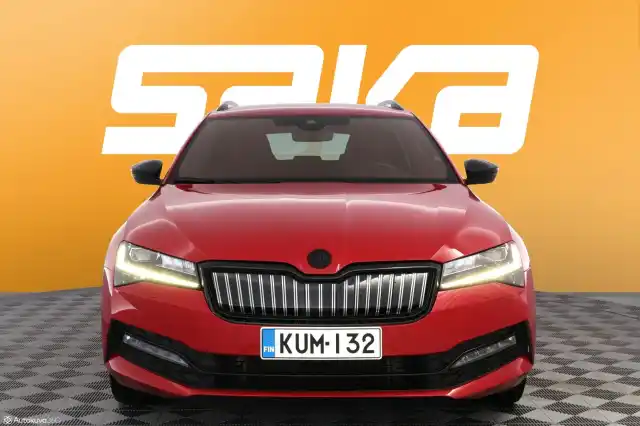 Punainen Farmari, Skoda Superb – KUM-132