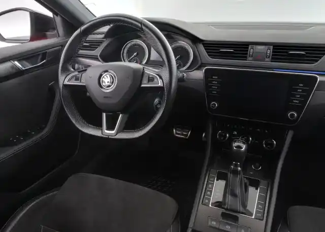 Punainen Farmari, Skoda Superb – KUM-132