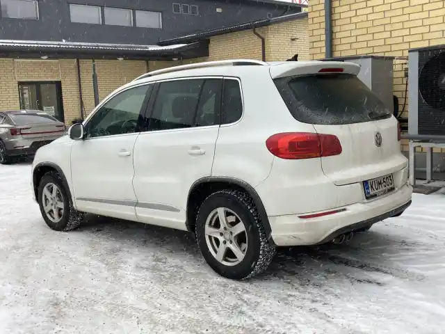 Valkoinen Maastoauto, Volkswagen Tiguan – KUM-503