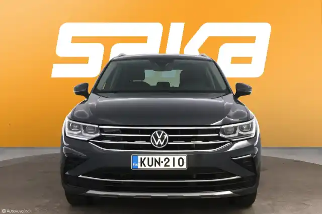 Harmaa Maastoauto, Volkswagen Tiguan – KUN-210