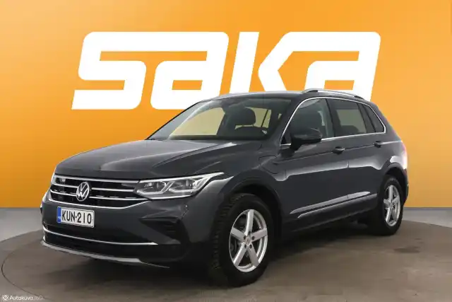 Harmaa Maastoauto, Volkswagen Tiguan – KUN-210