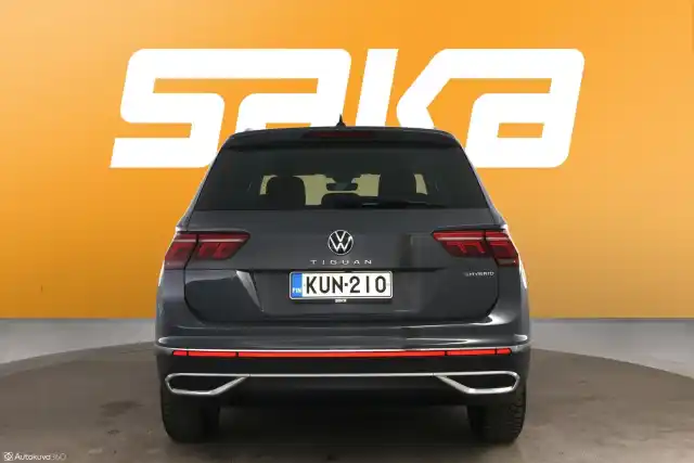 Harmaa Maastoauto, Volkswagen Tiguan – KUN-210