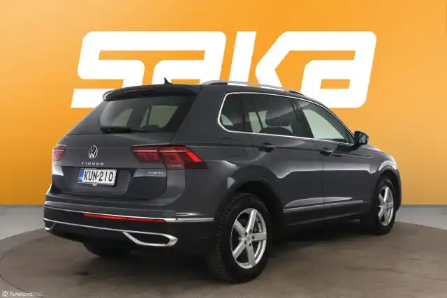 Harmaa Maastoauto, Volkswagen Tiguan – KUN-210