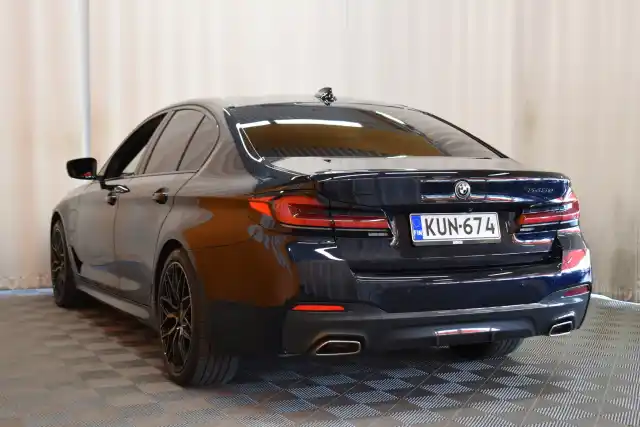 Musta Sedan, BMW 545 – KUN-674