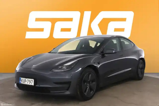 Harmaa Sedan, Tesla Model 3 – KUP-797