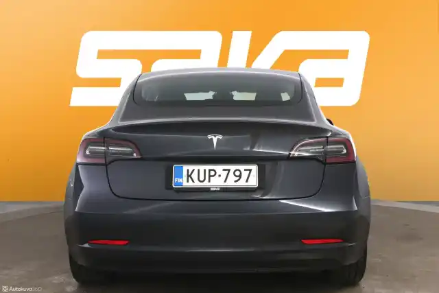 Harmaa Sedan, Tesla Model 3 – KUP-797