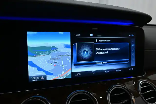 Ruskea Sedan, Mercedes-Benz E – KUR-435